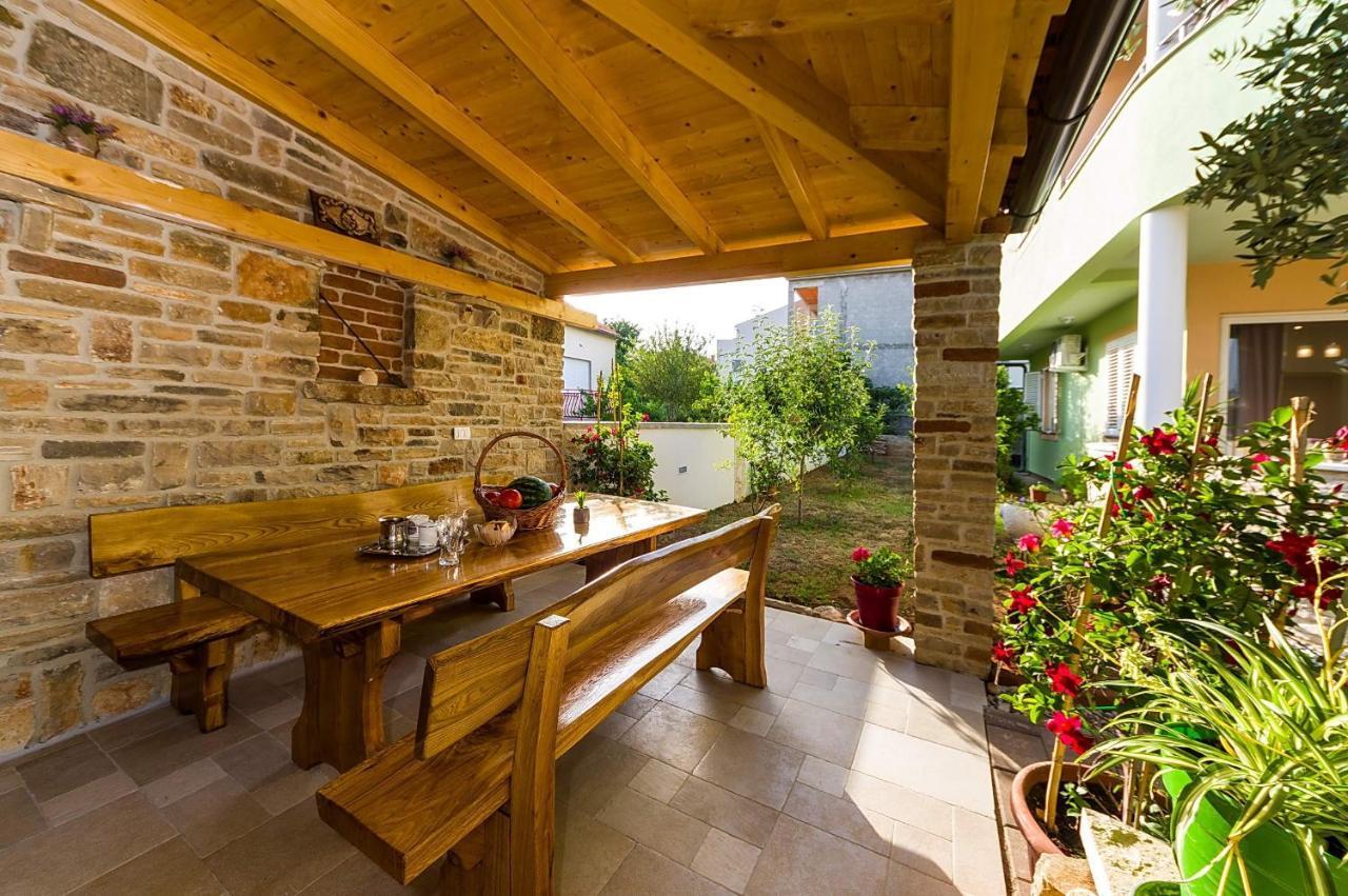 Apartmani Vanja Zara Esterno foto